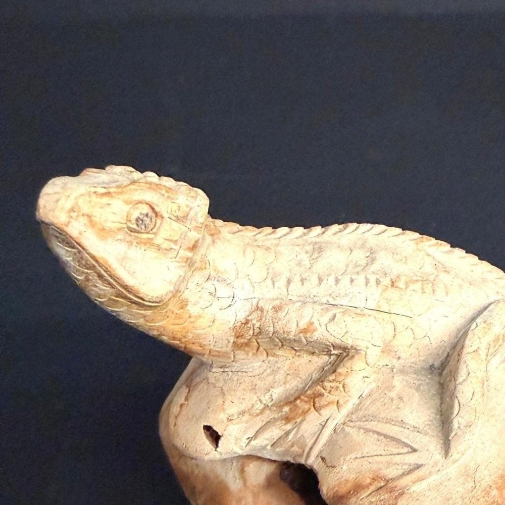 Vintage Hand Carved Wood Lizard Figurine tree mushroom Sculpture Folk Art Decor